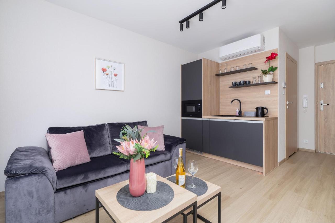 Modern Apartments Srodmiescie Krakow By Renters Екстер'єр фото